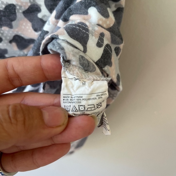 Old Navy‎ Sz M Lightweight Scoop Neck Blouse Tee Shirt Camo Top Stretch - Picture 5 of 5